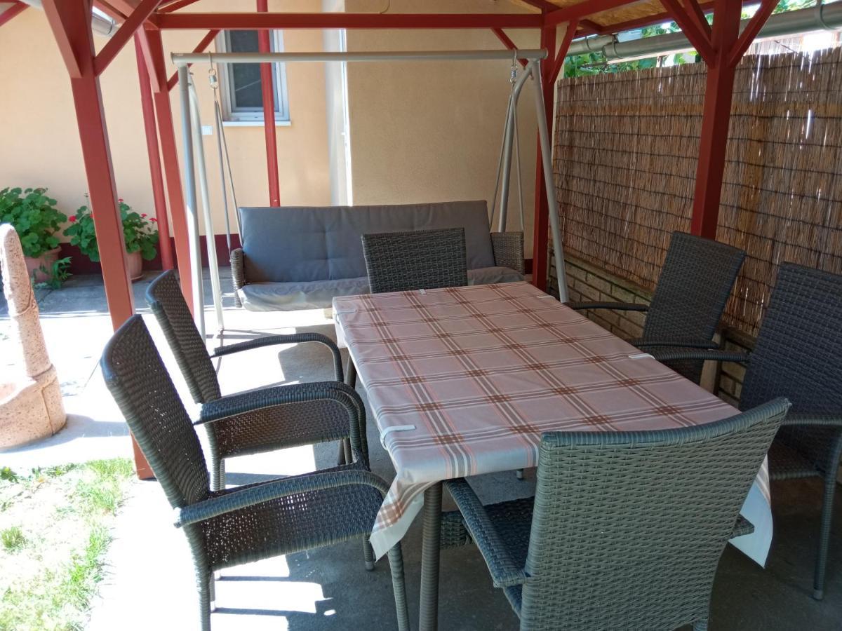 Gyoengyvirag Apartmanhaz Hajdúszoboszló Exterior foto