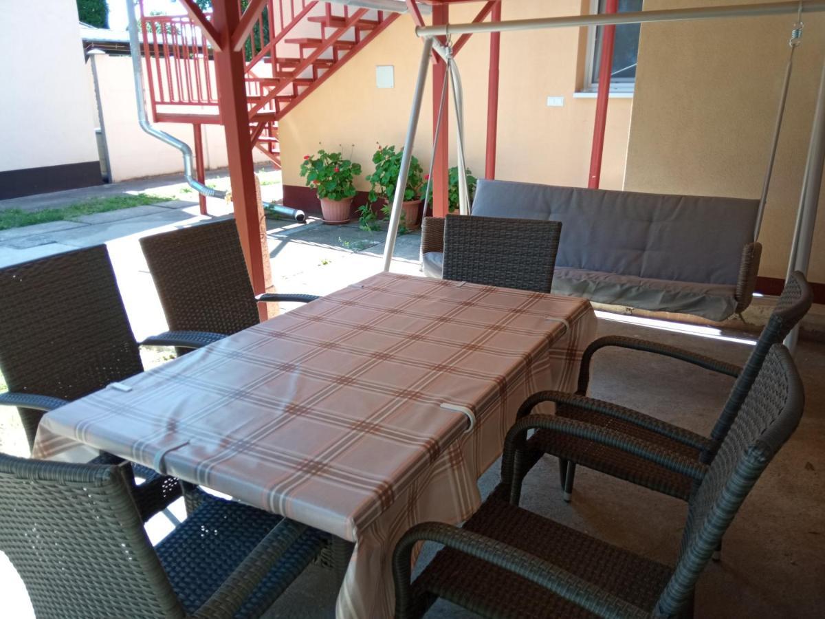 Gyoengyvirag Apartmanhaz Hajdúszoboszló Exterior foto