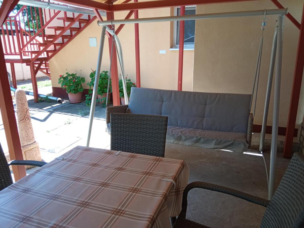 Gyoengyvirag Apartmanhaz Hajdúszoboszló Exterior foto
